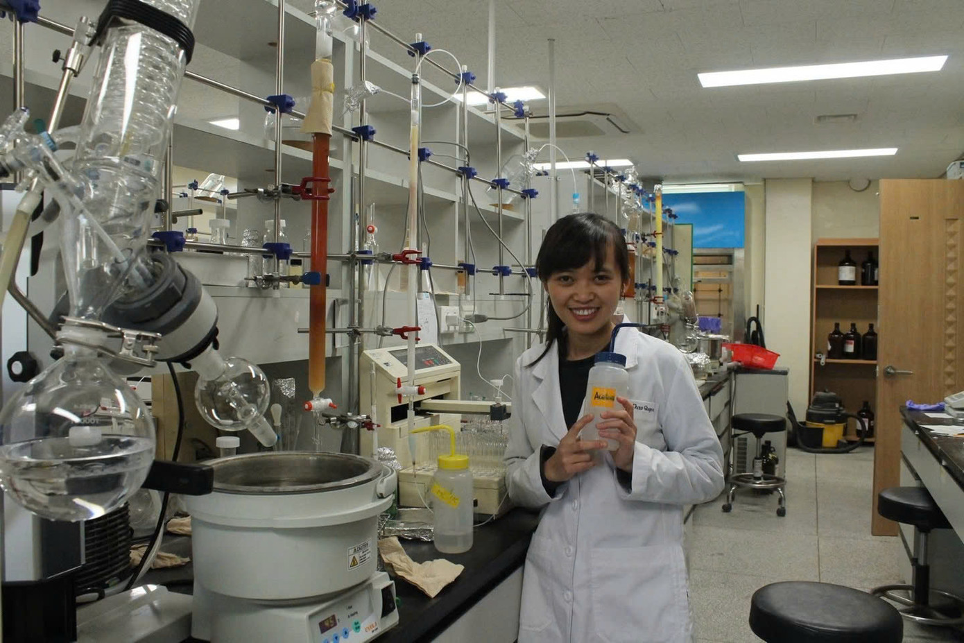 Cao Thảo Quyên trong phòng thí nghiệm đầy kỷ niệm với cô