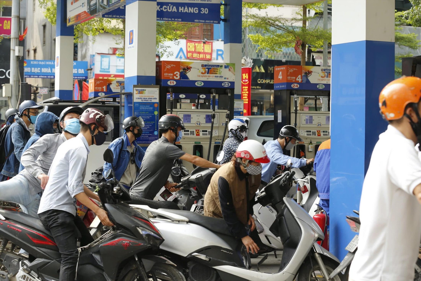 Doanh nghiệp kiến nghị kiểm soát chặt hơn các quy định về cấp phép xăng dầu. Ảnh: Như Ý Doanh nghiệp kiến nghị kiểm soát chặt hơn các quy định về cấp phép xăng dầu. Ảnh: Như Ý