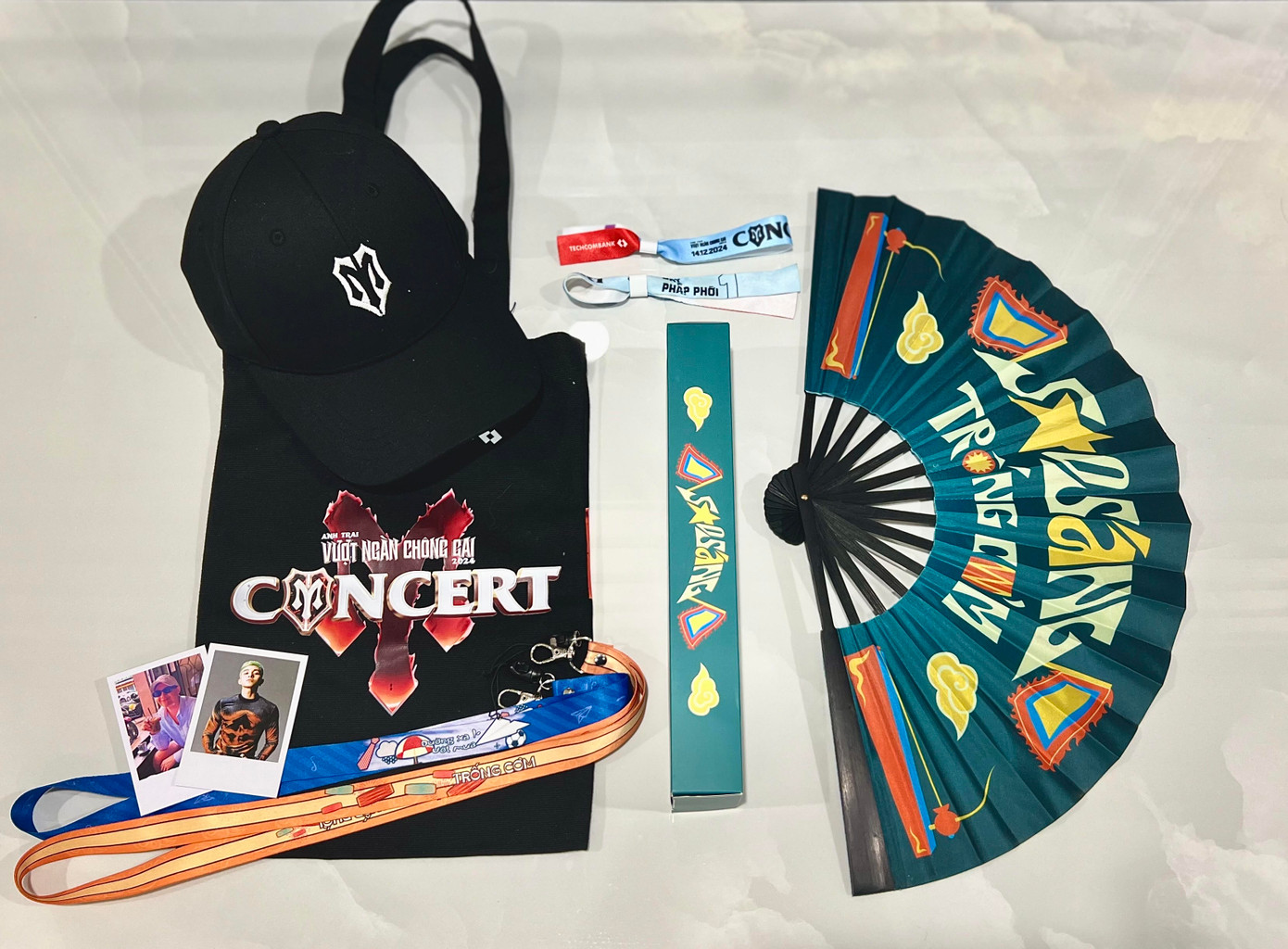 Đạo cụ để đu concert. Ảnh: VI KHANH