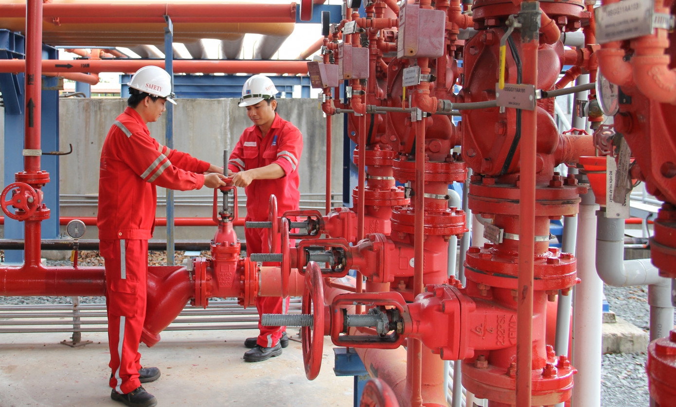 Kỹ sư vận hành Nhà máy điện Nhơn Trạch 2.