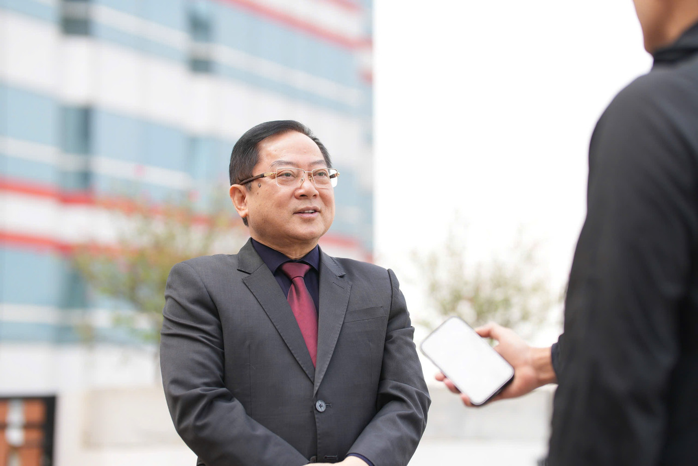 Tác giả trả lời phỏng vấn tại một sự kiện do báo Tiền Phong tổ chức. Ảnh: Mạnh Thắng Tác giả trả lời phỏng vấn tại một sự kiện do báo Tiền Phong tổ chức. Ảnh: Mạnh Thắng