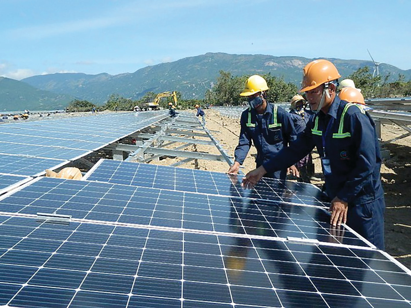 Ninh Thuận đã xây dựng các cơ chế, chính sách đột phá để khuyến khích và thúc đẩy phát triển mạnh mẽ các nguồn năng lượng tái tạo, hình thành trung tâm năng lượng tái tạo của tỉnh. Ảnh: Đăng Khoa