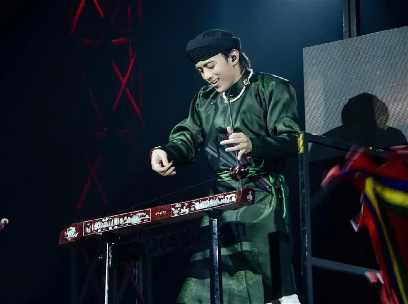 SOOBIN trên sân khấu Anh trai vượt ngàn chông gai. SOOBIN trên sân khấu Anh trai vượt ngàn chông gai.