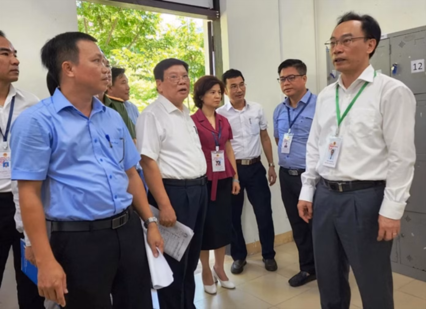 Đoàn kiểm tra công tác chuẩn bị thi tốt nghiệp THPT năm 2024 của Bộ GD&amp;ĐT. Ảnh: CÔNG HUY
