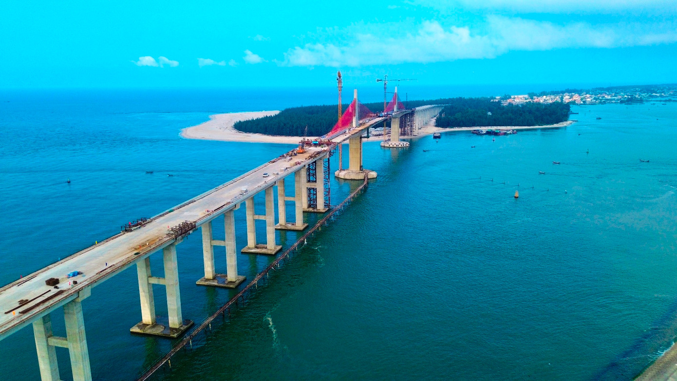 Cầu Thuận An mới - cây cầu vượt cửa biển dài nhất miền Trung hiện nay