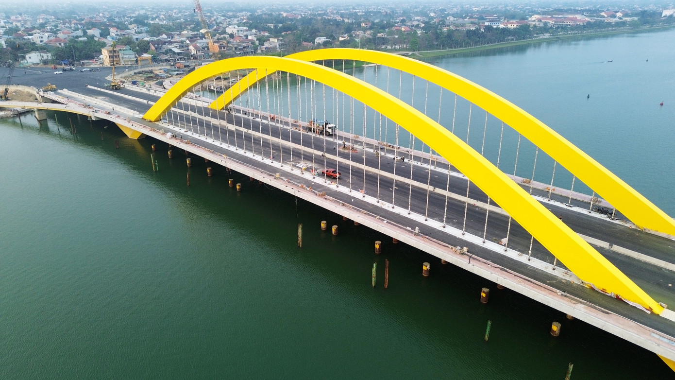Cầu Nguyễn Hoàng - biểu tượng mới của TP Huế