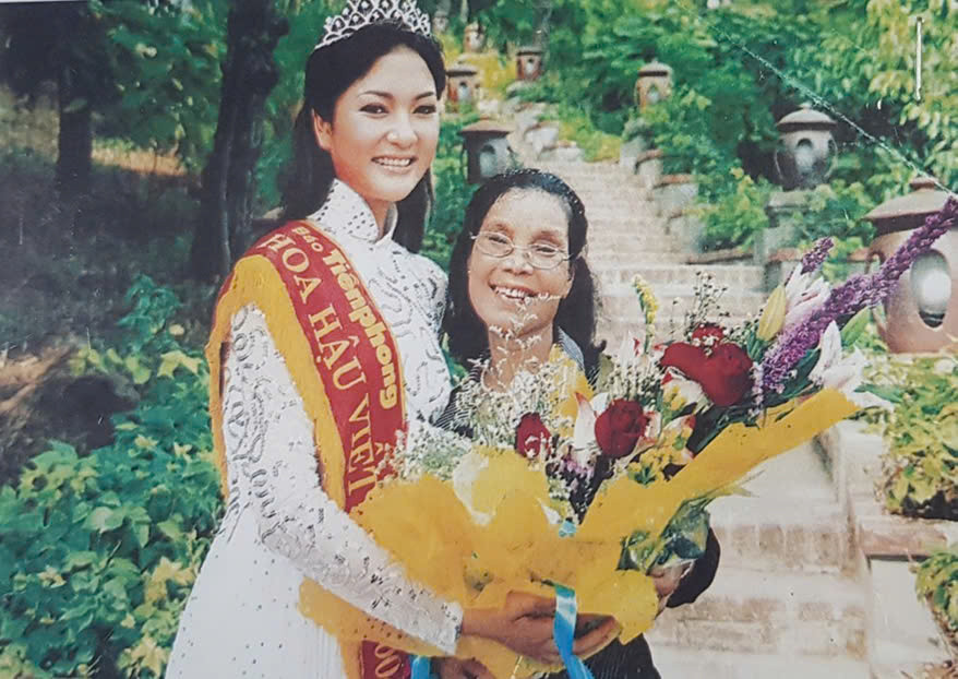 Bà Nguyễn Thị Bích Hậu- Má Hậu và Hoa hậu Việt Nam 2004, Nguyễn Thị Huyền