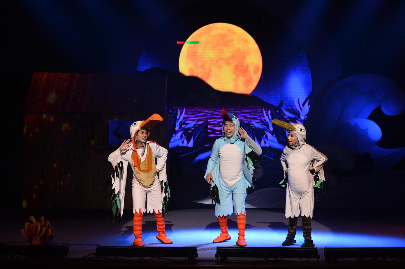 Nhạc kịch thiếu nhi “Ông lão đánh cá và con cá mập”.