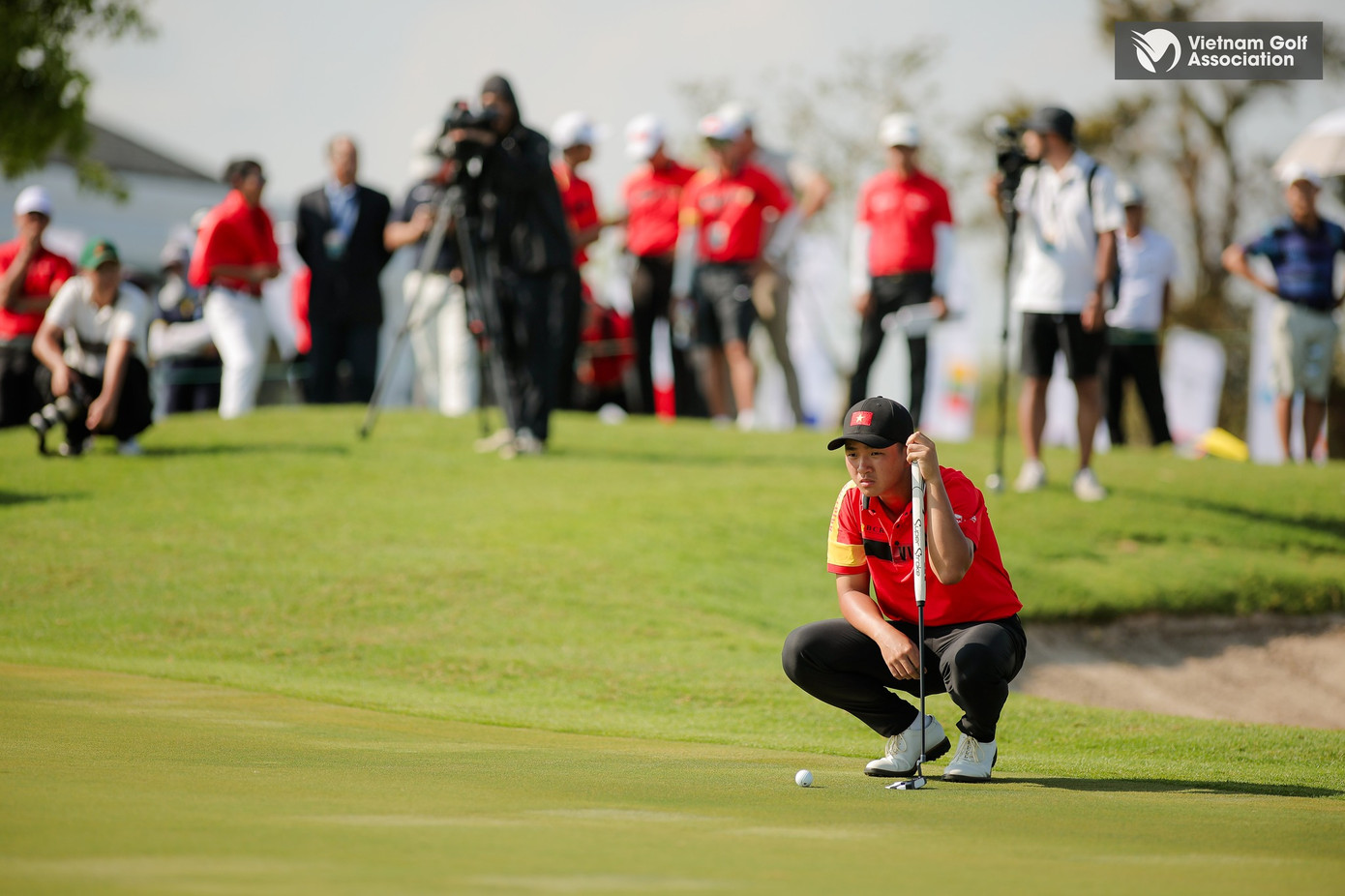 Đông đảo khán giả theo dõi Anh Minh thi đấu tại giải đồng đội châu Á- Thái Bình Dương. Ảnh: VGA