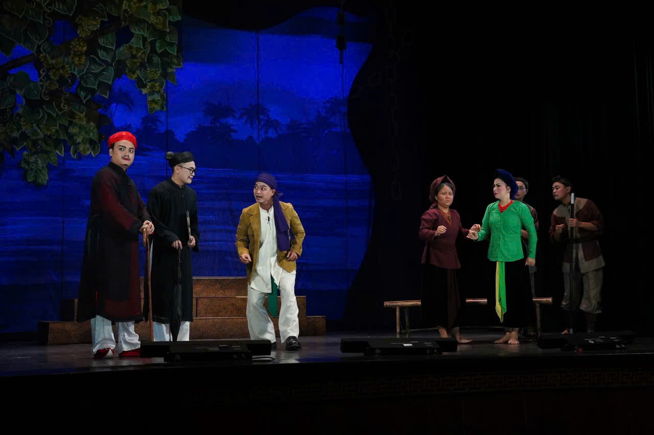 Cảnh trong vở Tuồng Tình mẹ