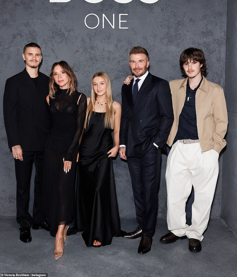 Romeo, Cruz và Harper Seven đến ủng hộ hành trình mới trong sự nghiệp của cha. Ảnh: IG. Romeo, Cruz và Harper Seven đến ủng hộ hành trình mới trong sự nghiệp của cha. Ảnh: IG.