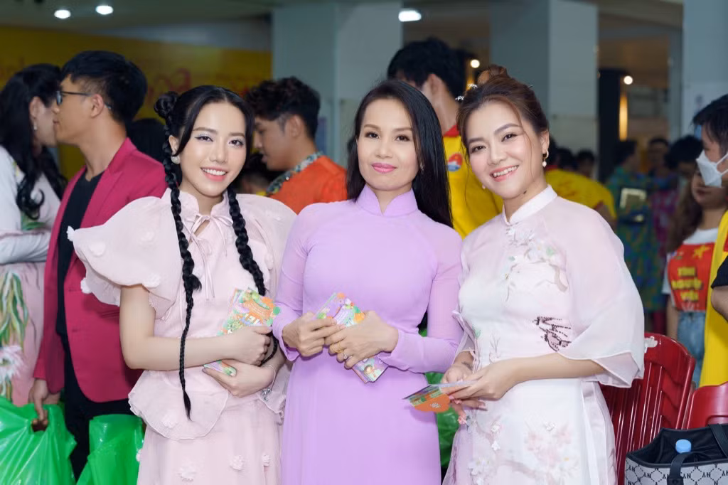 Phùng Khánh Linh - Cẩm Ly - Thanh Ngọc