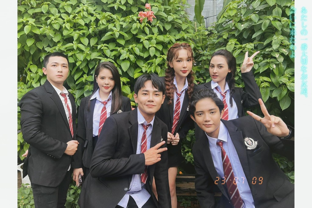 Phát Hồ cùng dàn cast tham gia MV Quên Một Người Thương Em. Phát Hồ cùng dàn cast tham gia MV Quên Một Người Thương Em.