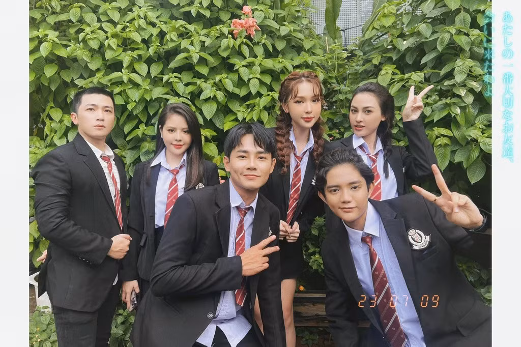 Phát Hồ cùng dàn cast tham gia MV Quên Một Người Thương Em.