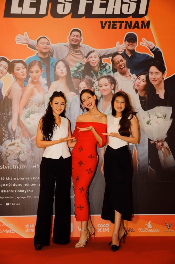 Á hậu Thủy Tiên - Á hậu Bảo Ngọc - Hoa hậu Thiên Ân. Á hậu Thủy Tiên - Á hậu Bảo Ngọc - Hoa hậu Thiên Ân.