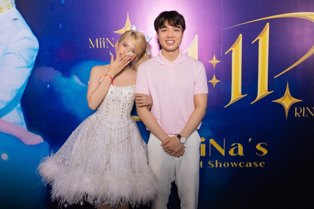 Tun Phạm đến chúc mừng MiiNa Tun Phạm đến chúc mừng MiiNa