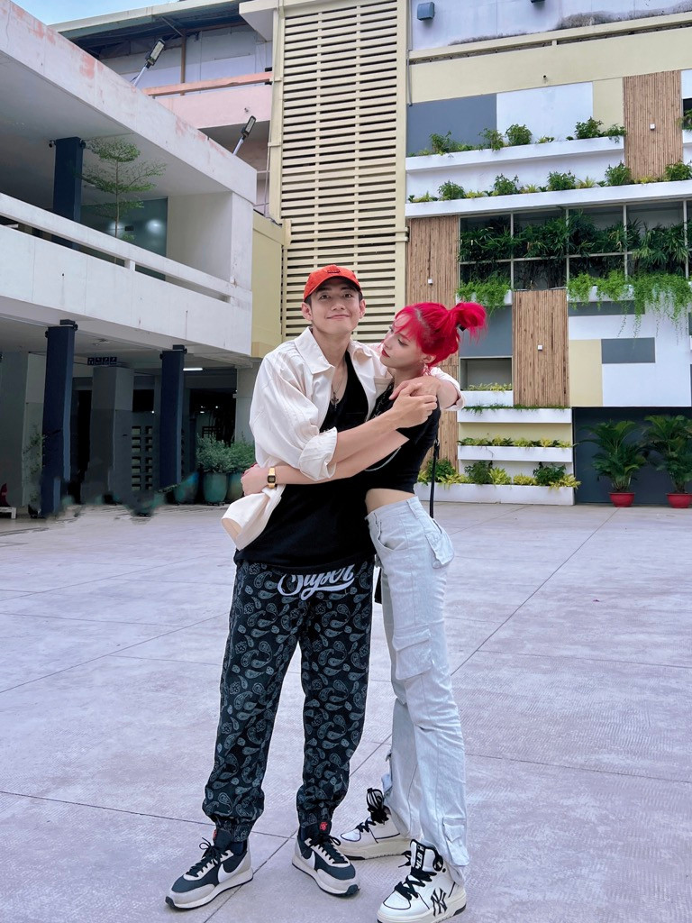 Quang Đăng - Yee Pink không ngại chia sẻ khoảnh khắc ngọt ngào trên mạng xã hội.