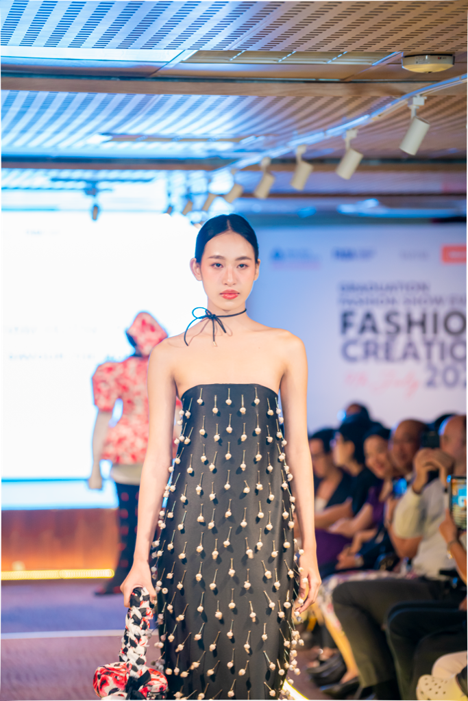 Thiết kế thuộc BST Savor The Moment.