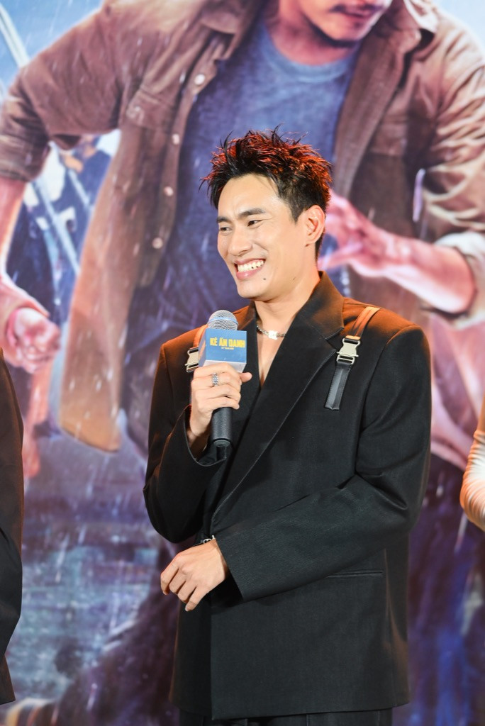 Nam chính Kiều Minh Tuấn