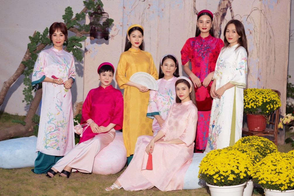 Uyên Linh, Lê Thúy, Trương Quỳnh Anh góp mặt trong bộ ảnh Tết của Ngọc Thanh Tâm