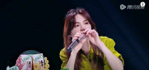 Nữ ca sĩ Ella dành lời khen ngợi cho phần biểu diễn của LyLy.