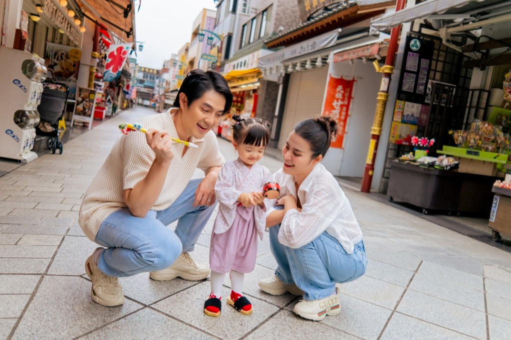 Gia đình Đông Nhi - Ông Cao Thắng hé lộ loạt khoảnh khắc tại Nhật Bản Gia đình Đông Nhi - Ông Cao Thắng hé lộ loạt khoảnh khắc tại Nhật Bản