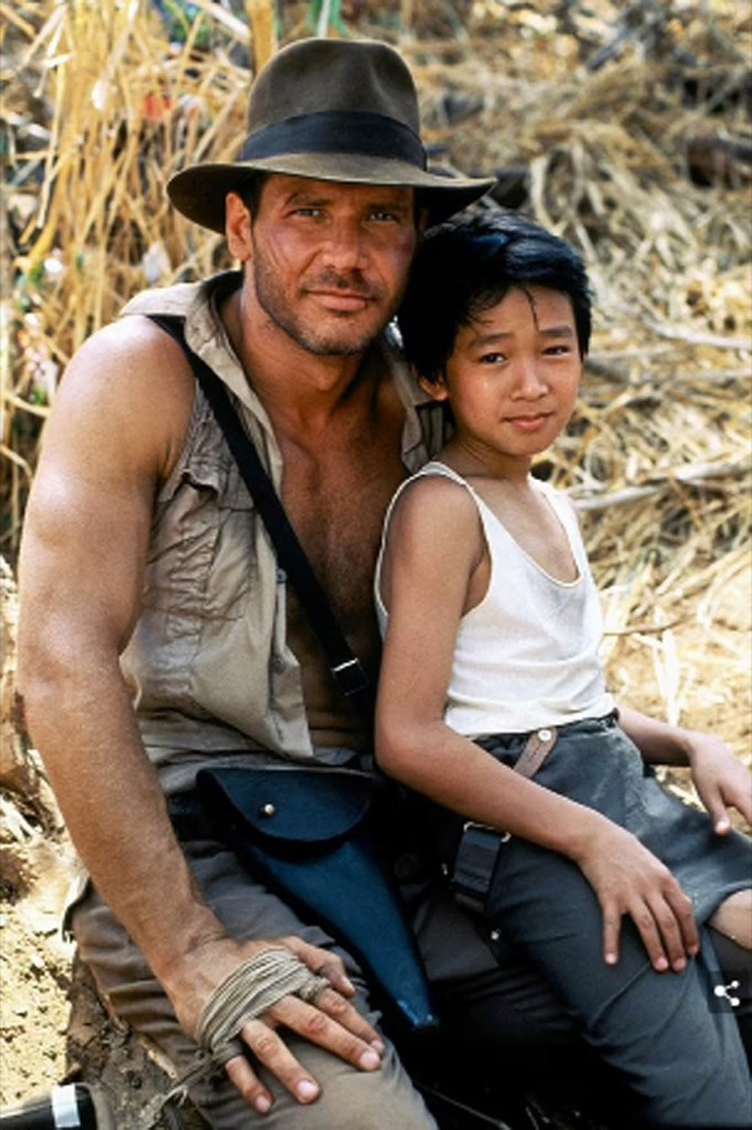Quan Kế Huy và Harrison Ford khi đóng chung trong Indiana Jones and the Temple of Doom.