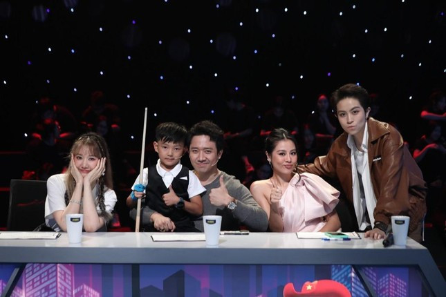 Hari Won, Trấn Thành, Gil Lê đồng hành cùng các tài năng nhí trong các mùa phát sóng trước