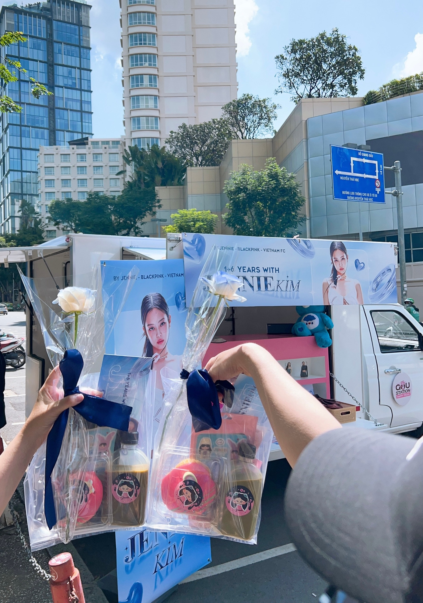 Blinks "check-in" cùng những set quà đáng yêu. Blinks "check-in" cùng những set quà đáng yêu.