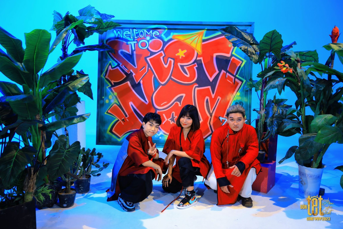 Bộ 3 nghệ sĩ trẻ Nguyễn Thúy Hằng (LiL’kAnI) - Trần Ngọc Trung (FreshlyRC) - Trương Hoàng Long (GTM) trong MV Tích Tịch Tình Tang phiên bản 2023.