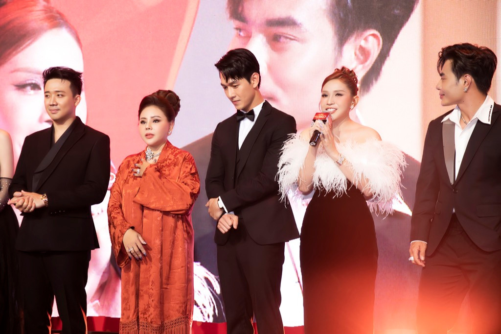 Dàn diễn viên Trấn Thành, Lê Giang, Song Luân, Khả Như, Lê Dương Bảo Lâm