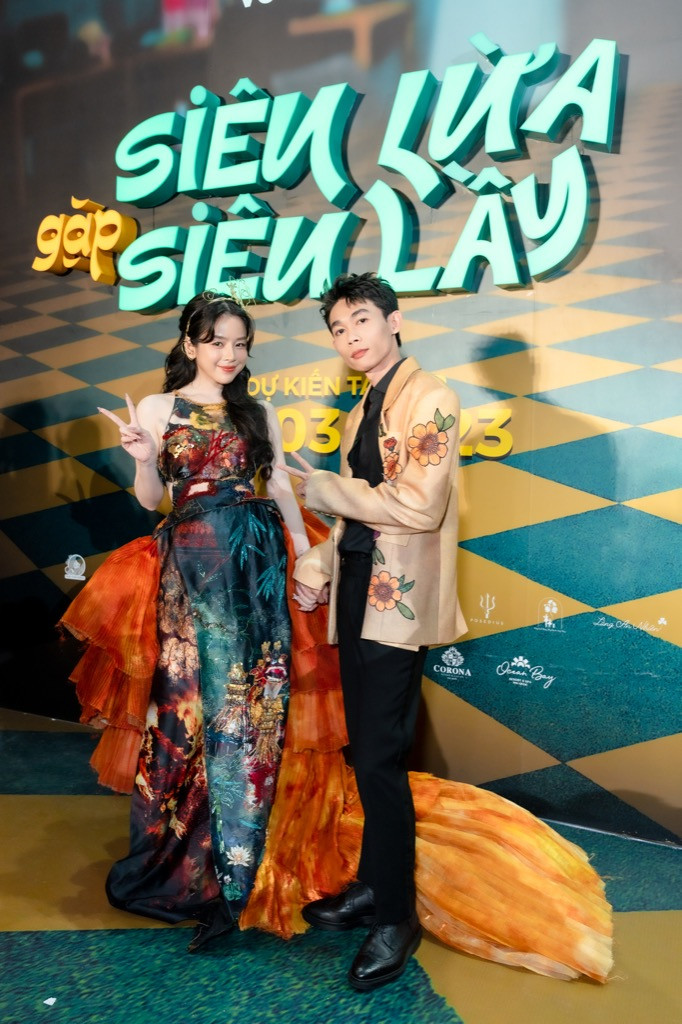 DJ Mie sánh đôi bên Hồng Thanh DJ Mie sánh đôi bên Hồng Thanh