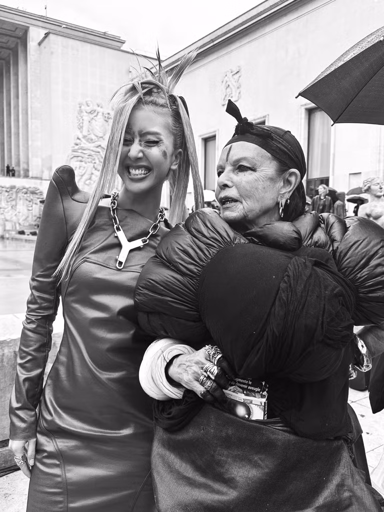 Quỳnh Anh Shyn và NTK Michèle Lamy - vợ của NTK lừng danh Rick Owens.