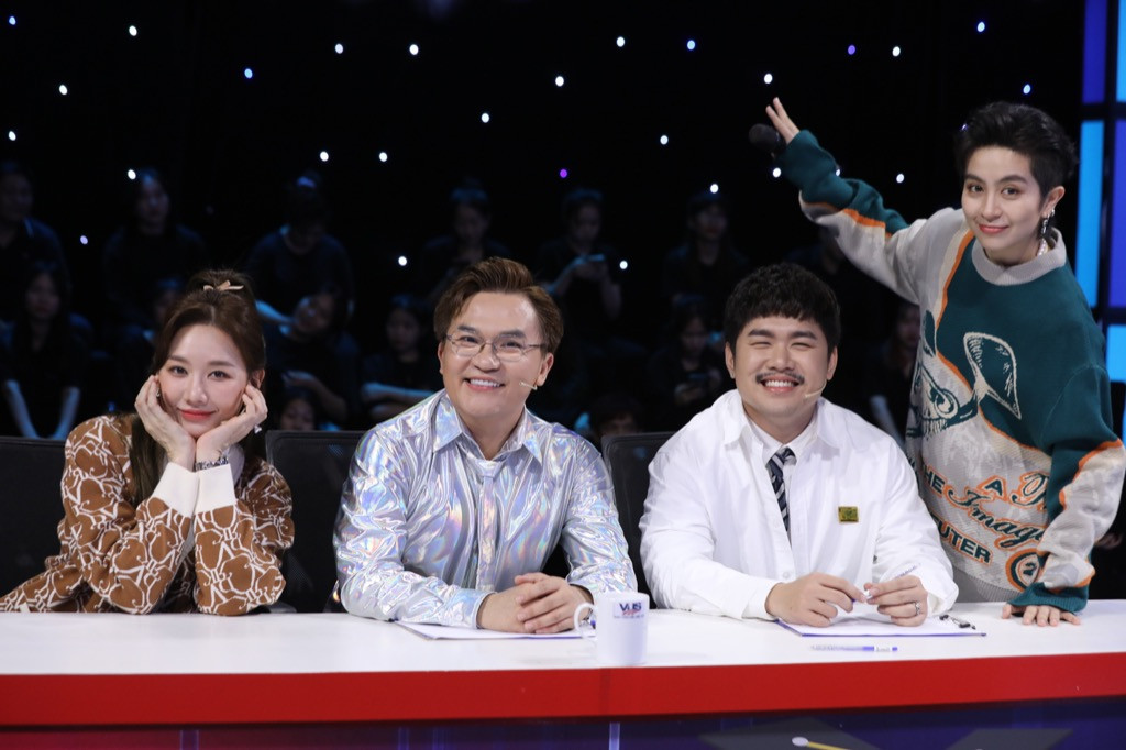 Giám khảo khách mời Quốc Khánh hứa hẹn tạo ra nhiều khoảnh khắc thú vị. Giám khảo khách mời Quốc Khánh hứa hẹn tạo ra nhiều khoảnh khắc thú vị.