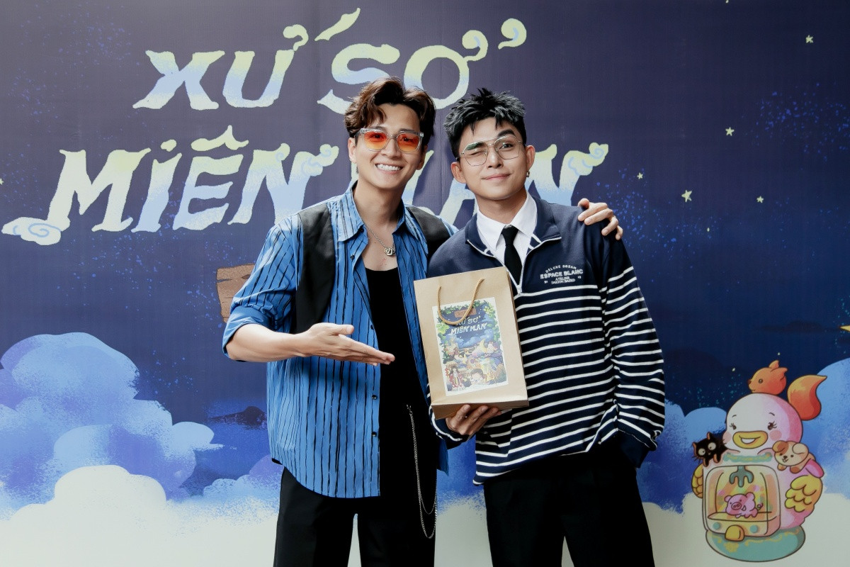 Lan Ngọc, Ngô Kiến Huy và nhiều nghệ sĩ thân thiết đến chúc mừng Jun Phạm. Lan Ngọc, Ngô Kiến Huy và nhiều nghệ sĩ thân thiết đến chúc mừng Jun Phạm.