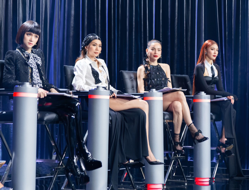 Bộ tứ quyền lực của The New Mentor. Bộ tứ quyền lực của The New Mentor.