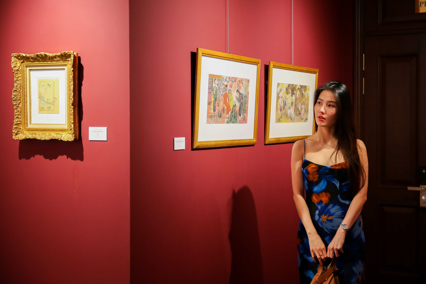 Diễn viên Diễm My 9x cũng có mặt tại triển lãm.