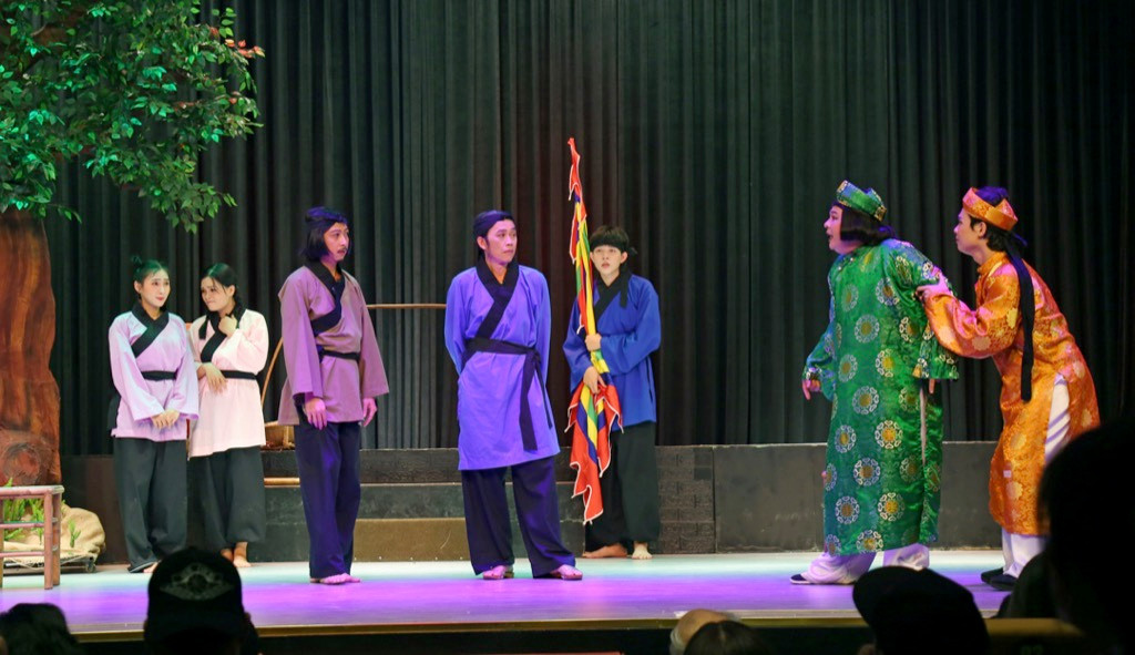 NSƯT Hoài Linh, Hứa Minh Đạt trên sân khấu