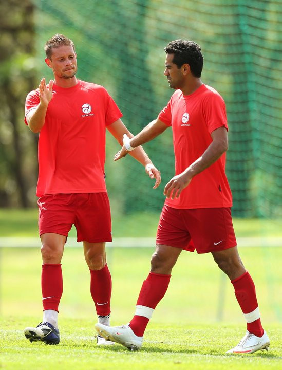 Tahiti: Đại diện từ OFC - Tham dự với nhà vô địch OFC Nations Cup 2012. Tahiti: Đại diện OFC; Tham dự với nhà vô địch OFC Nations Cup 2012.