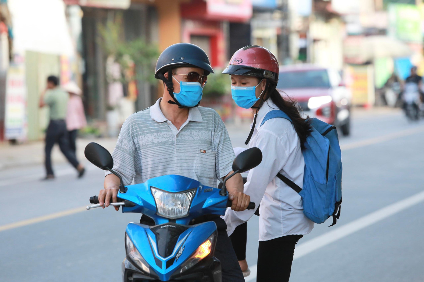 Hoàn tất thi Toán vào lớp 10: Sĩ tử reo mừng, đề thi dễ thở ảnh 11