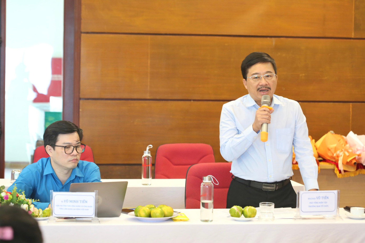 Nhà báo Vũ Tiến, Phó Tổng biên tập báo Tiền Phong Nhà báo Vũ Tiến, Phó Tổng biên tập báo Tiền Phong