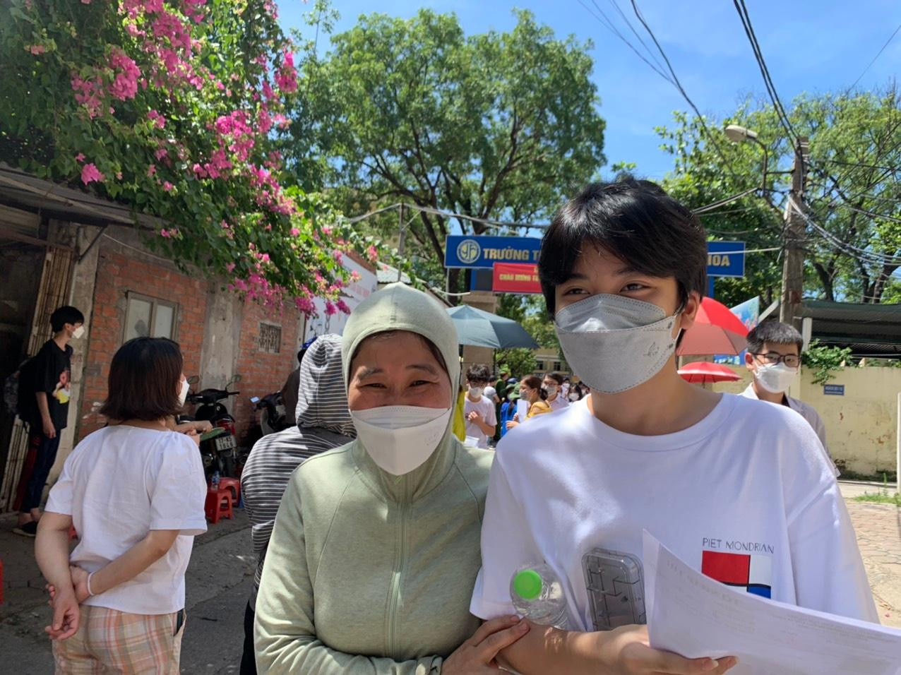 Hoàn tất thi Toán vào lớp 10: Sĩ tử reo mừng, đề thi dễ thở ảnh 28