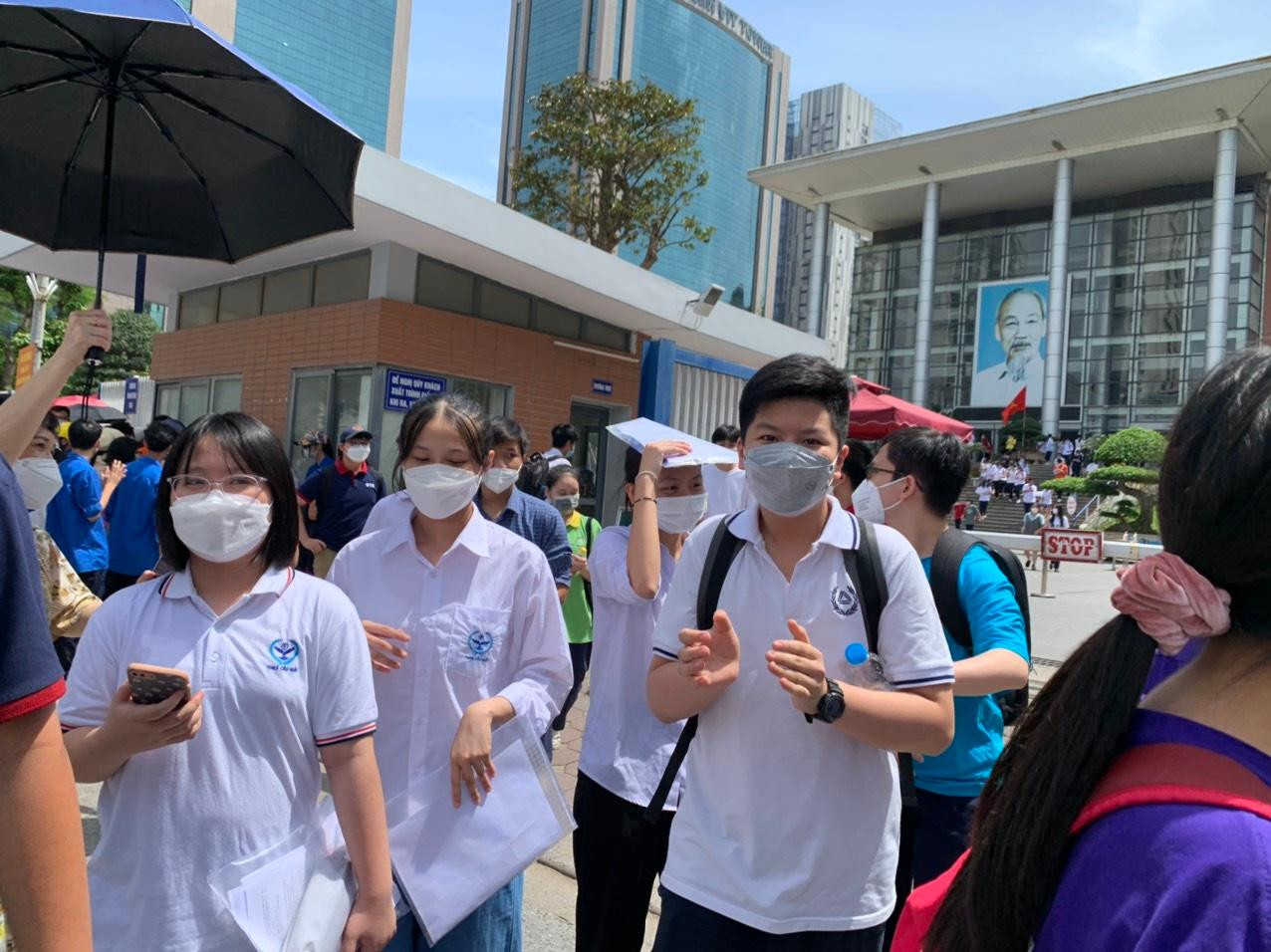 CẬP NHẬT thi lớp 10 ở Hà Nội: Kết thúc thi ngoại ngữ, tự tin đạt điểm tuyệt đối ảnh 31