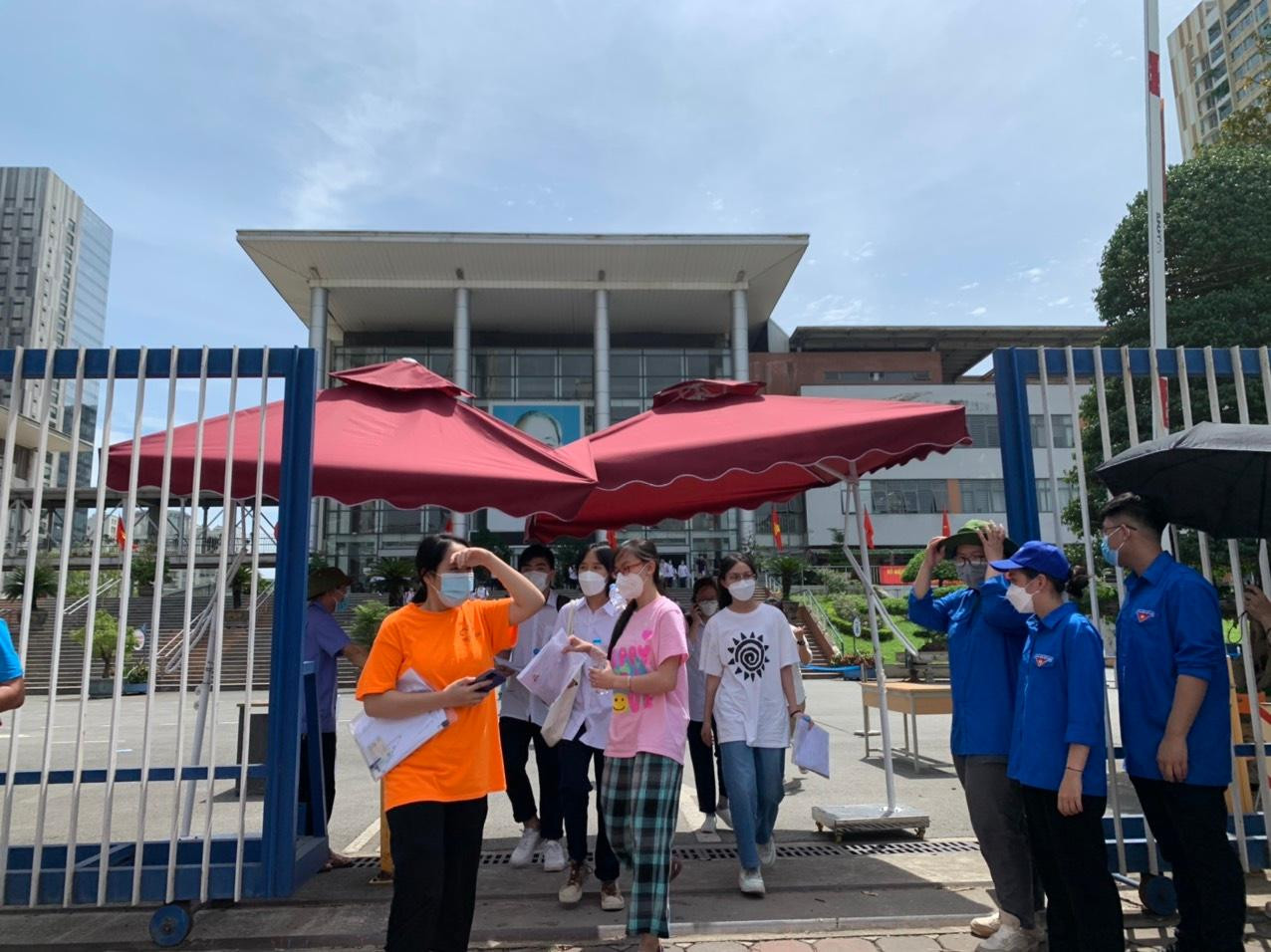 CẬP NHẬT thi lớp 10 ở Hà Nội: Kết thúc thi ngoại ngữ, tự tin đạt điểm tuyệt đối ảnh 32