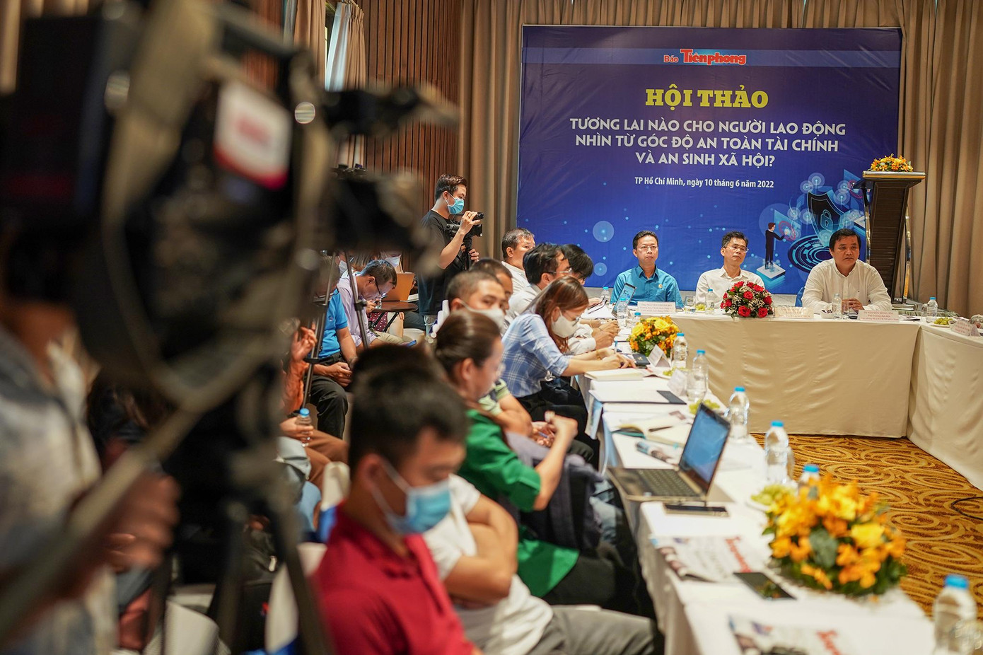 Việc làm và an sinh cho người lao động sau đại dịch COVID-19 là vấn đề đang được quan tâm Việc làm và an sinh cho người lao động sau đại dịch COVID-19 là vấn đề đang được quan tâm