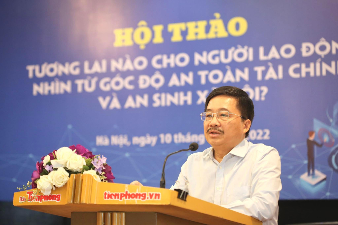 Nhà báo Vũ Tiến - Phó tổng biên tập Báo Tiền Phong Nhà báo Vũ Tiến - Phó tổng biên tập Báo Tiền Phong