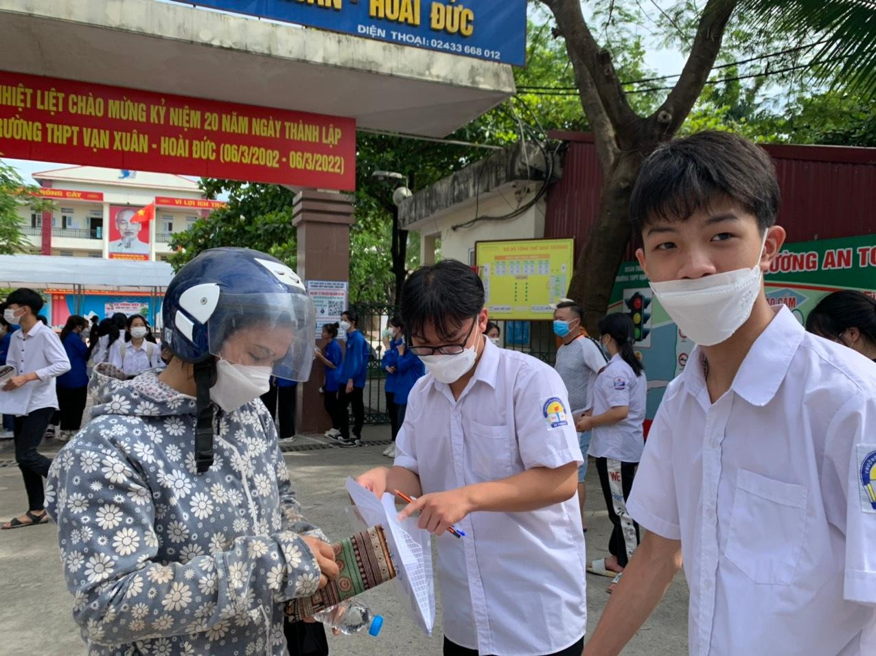 CẬP NHẬT thi lớp 10 ở Hà Nội: Kết thúc thi ngoại ngữ, tự tin đạt điểm tuyệt đối ảnh 53