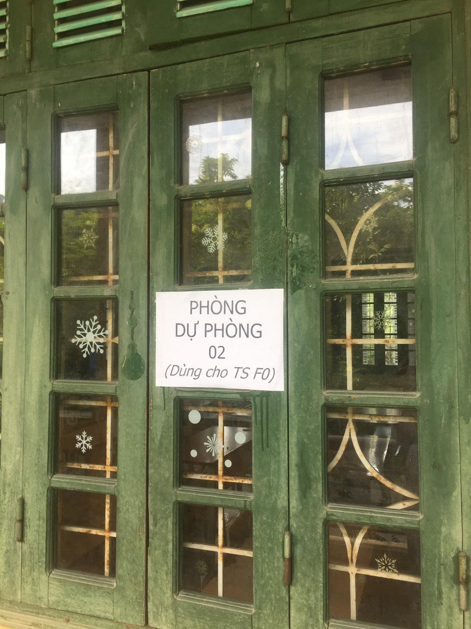 Điểm thi THCS Nguyễn Công Trứ, quận Ba Đình khử khuẩn sau ca thi chiều ngày 18/6.