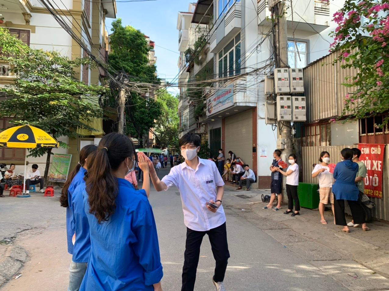 Hoàn tất thi Toán vào lớp 10: Sĩ tử reo mừng, đề thi dễ thở ảnh 7