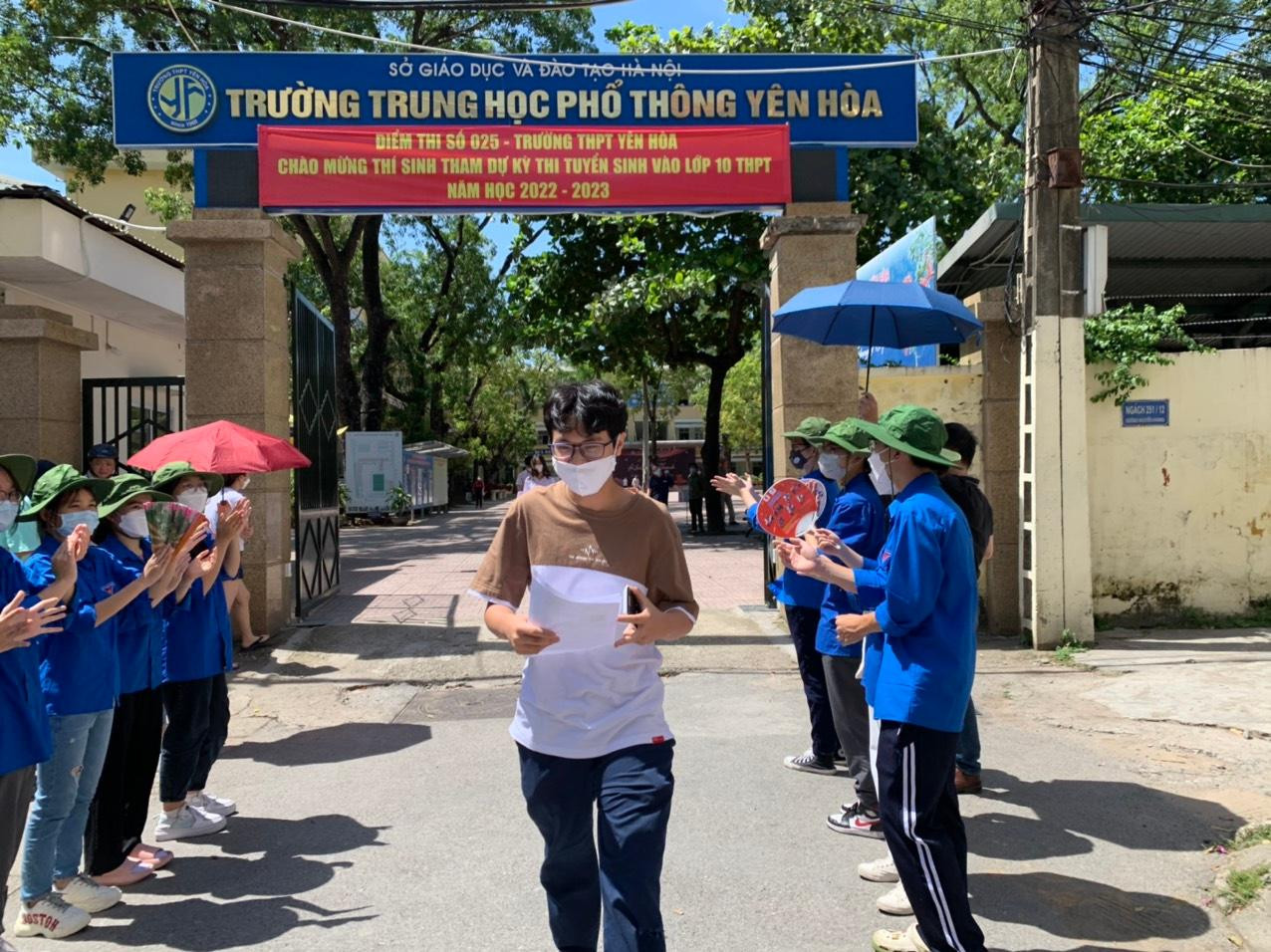 Hoàn tất thi Toán vào lớp 10: Sĩ tử reo mừng, đề thi dễ thở ảnh 21